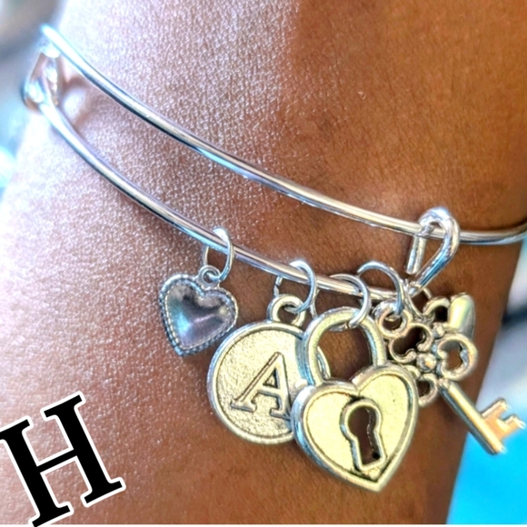 bite & pout "H" Silver Initial Bangle - Picture 1 of 5